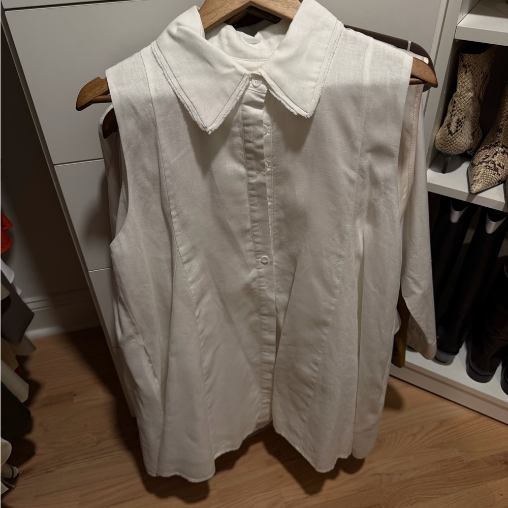 Women's White Sleeveless Button-Front Collared Top DISSH DRESS